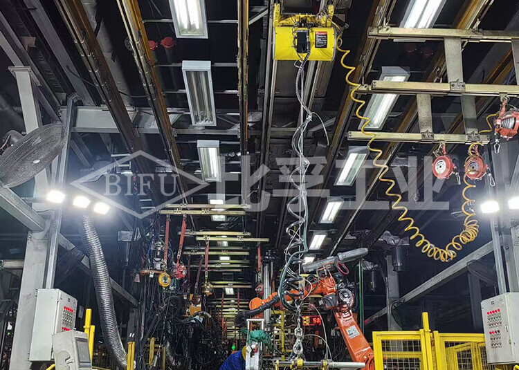 汽車主機廠側圍氣動平衡吊案例