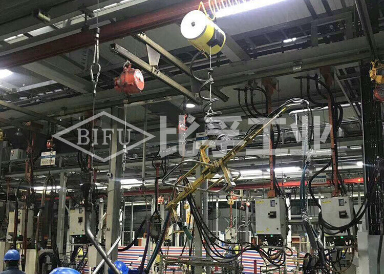 汽車主機廠底盤氣動平衡吊案例